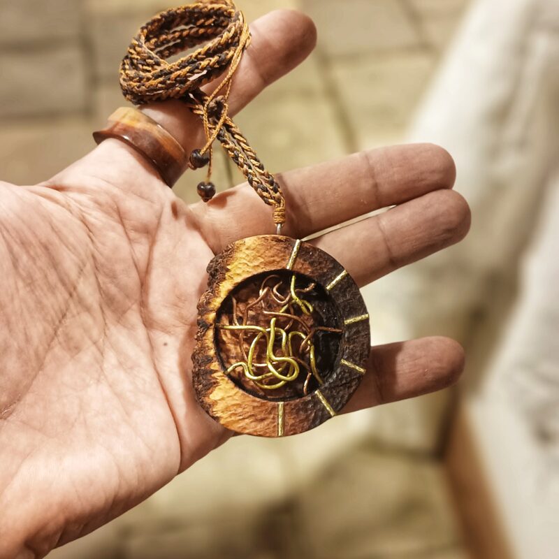 گردنبند چوبی(مغز درگیر)