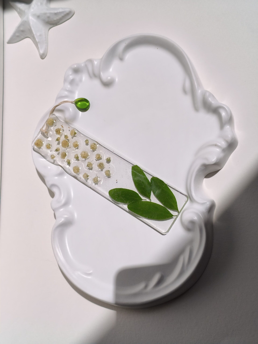 بوک مارک با گل طبیعی عروس 💮
