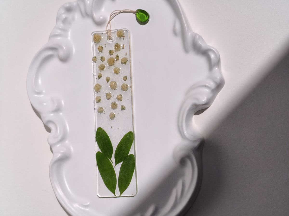 بوک مارک با گل طبیعی عروس 💮