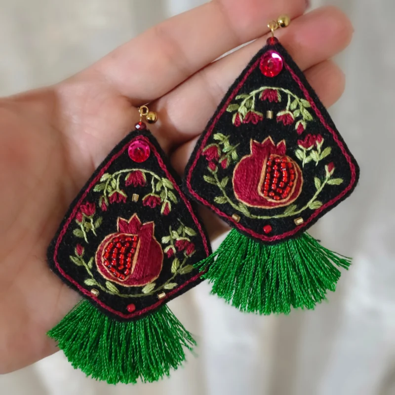 گوشواره گلدوزی مدل انار شب چله