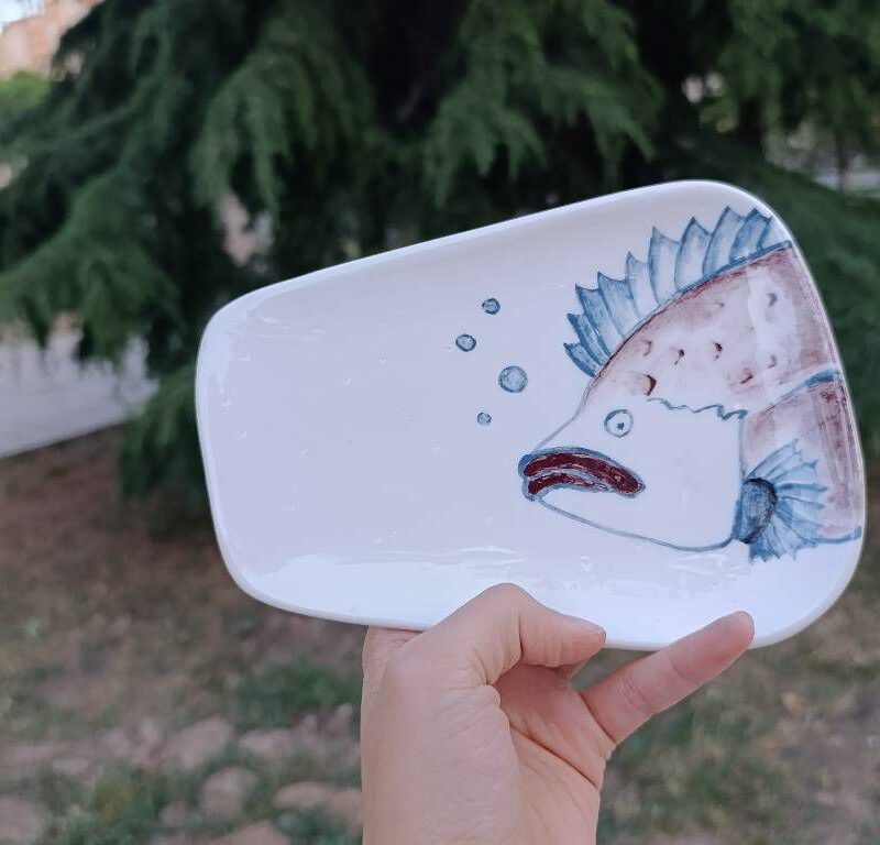 پیش‌دستی "F.ucking Fish"